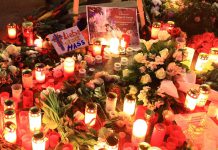 Zdjęcia z jarmarku bożonarodzeniowego w Berlinie po zamachu terrorystycznym