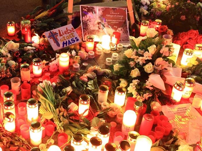 Zdjęcia z jarmarku bożonarodzeniowego w Berlinie po zamachu terrorystycznym