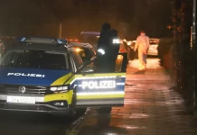 Glückstadt w Szlezwiku-Holsztynie: 28-letnia matka śmiertelnie ugodzona nożem. W mieszkaniu było także czworo jej dzieci