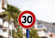 Niemcy: Kilka miast domaga się wprowadzenia powszechnego ograniczenia prędkości do 30 km/h