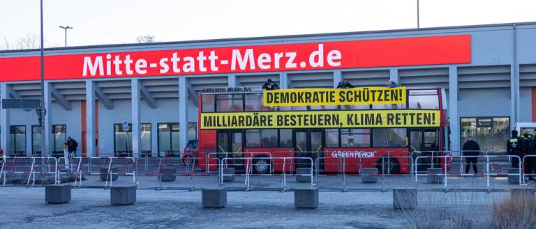 Berlin: Aktywiści Greenpeace zakłócili przemówienie Merza