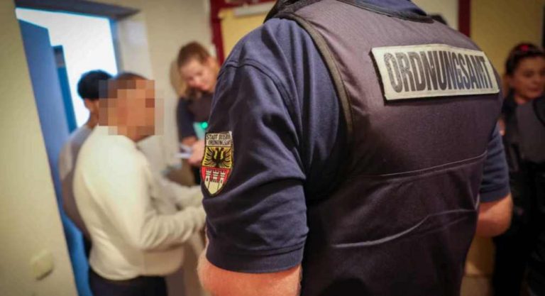 Skandal z oszustwami socjalnymi w Duisburgu: Pobierano zasiłek na 59 fikcyjnych dzieci