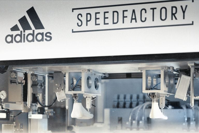 W nowej niemieckiej fabryce Adidasa większość załogi to roboty!