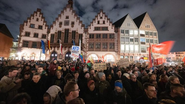 Tysiące osób na demonstracji „przeciwko faszyzmowi” we Frankfurcie