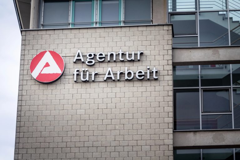 Lekkie jesienne ożywienie w Niemczech — bezrobocie spadło poniżej 3 mln