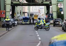 Uzbrojony mężczyzna zaatakował przechodnia w Wuppertalu. Policja użyła broni