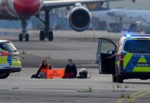 Aktywiści klimatyczni zablokowali lotnisko we Frankfurcie. Odwołano 170 lotów!