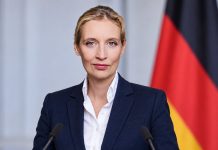 11-latka jako panna młoda! Weidel ostro o małżeństwach z dziećmi w Niemczech Ilustracyjny portret Alice Weidel na tle niemieckiej flagi