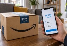 Amazon przegrywa w Niemczech. Sąd unieważnił podwyżkę Prime — część klientów znów zapłaci mniej! Paczka Amazon Prime i telefon z ceną subskrypcji w niemieckim mieszkaniu