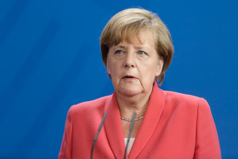Konsultant niemieckiego Ministerstwa Finansów zarabia z 323.000 euro rocznie więcej niż Angela Merkel!
