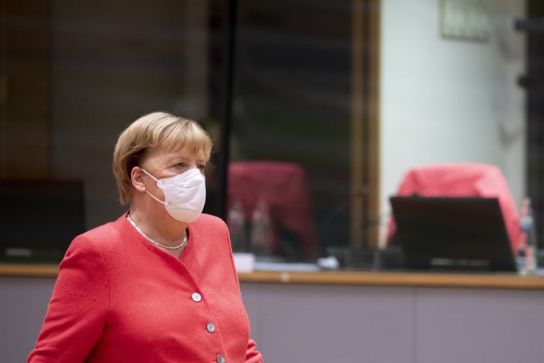 Niemcy przedłużają lockdown do 7 marca. Merkel ostrzega przed trzecią falą koronawirusa