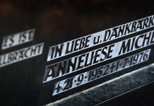 Dla chrześcijan szukających intencji modlitw i miejsc odwiedzin grobów