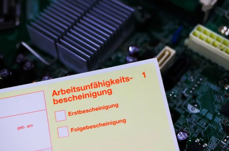 Zaświadczenie lekarskie o niezdolności do pracy: oto co się zmieni w tym zakresie w Niemczech w 2023 roku