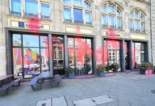 Niemcy: Lewicowi aktywiści oblali farbą siedziby Amazon i Microsoft w Berlinie. Powód: wsparcie dla Izraela