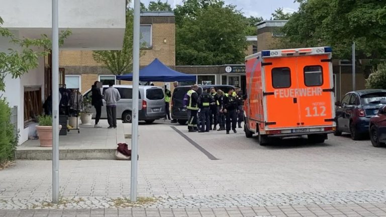 Dramatyczne wydarzenia w Niemczech: 12-latek ciężko ranny po ataku nożem w berlińskiej szkole podstawowej