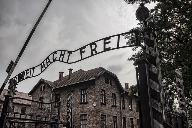 „Nigdy nie możemy o tym zapomnieć” – Angela Merkel z okazji 75. rocznicy wyzwolenia Auschwitz!