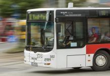 Atak gazem pieprzowym w autobusie w Turyngii – siedem osób poszkodowanych, w tym dzieci