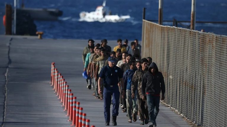 Niemcy pod presją migracyjną: Jak Grecja wykorzystuje system azylowy UE