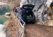 Zawierzył ślepo nawigacji: Niemiec utknął swoim BWM na szlaku turystycznym