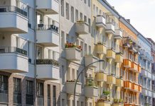 Ceny najmu w Berlinie wzrosły o niemal 50 procent. Dlaczego mieszkania stają się tak drogie?