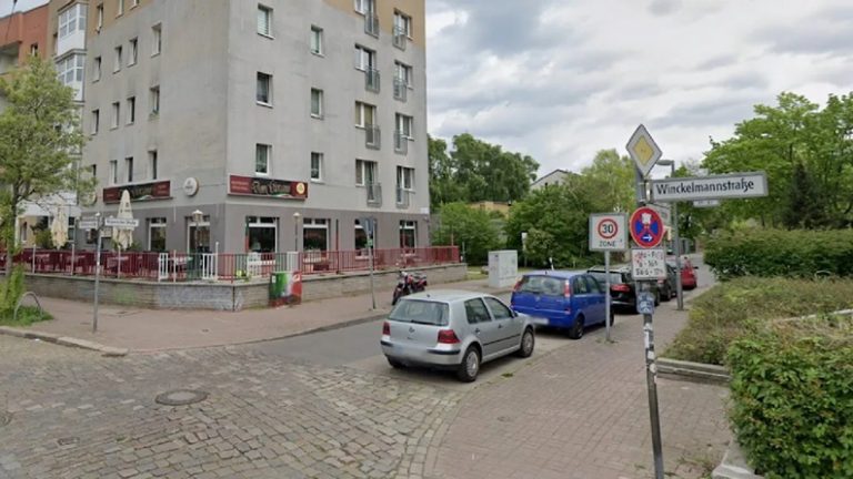 Berlin: Mężczyzna wyrwał matce dwuletnie dziecko i uciekł. Dramat na ulicy w Treptow-Köpenick