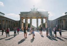 Zieloni w Berlinie sprzeciwiają się przekształceniu biurowca w wielką kwaterę dla migrantów