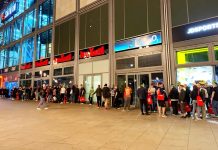 Tłumy w Berlinie po północy – setki fanów Nintendo ustawiły się w kolejce po nową konsolę Switch 2