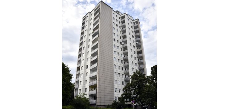 Berlin: Betonowy blok wyrzucony z wieżowca – przechodząca kobieta uniknęła tragedii