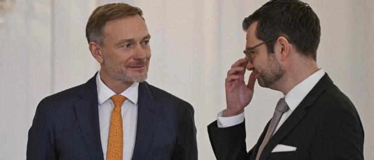 Tzw. odprawa przejściowa: Byłym ministrom federalnym przysługuje aż do 240 000 euro!