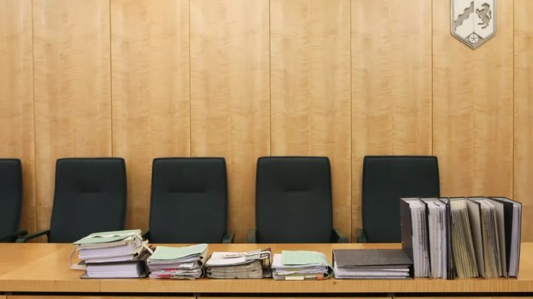 Niemcy: Lawinowy wzrost liczby skarg na decyzje azylowe – sądy administracyjne ostrzegają przed przeciążeniem