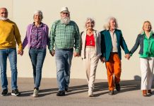 Coraz więcej młodych dorosłych cierpi psychicznie – 72% Niemców boi się domu opieki