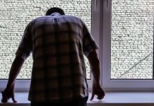 Niemcy planują ustawę o prewencji samobójstw: kompleksowe działania na rzecz ochrony życia