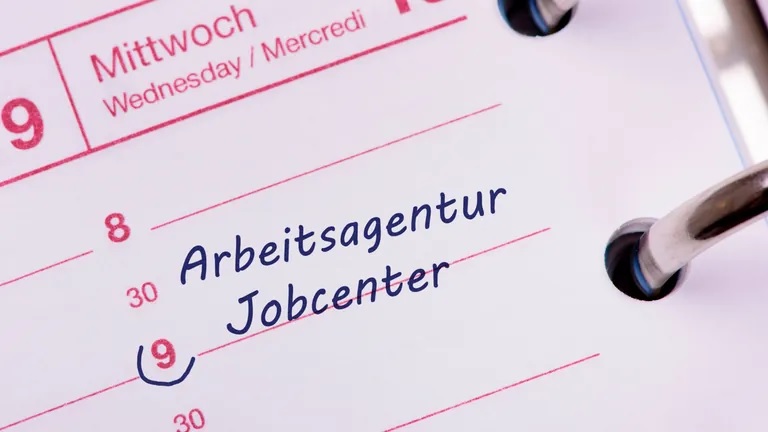 Jaka jest różnica pomiędzy Arbeitsagentur i Jobcenter?