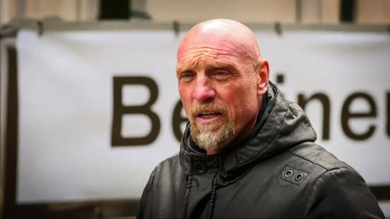 Niemcy: Były funkcjonariusz SEK Karsten Loest ostrzega — „Przyjęliśmy pod swój dach ludzi, dla których noże są symbolem statusu”