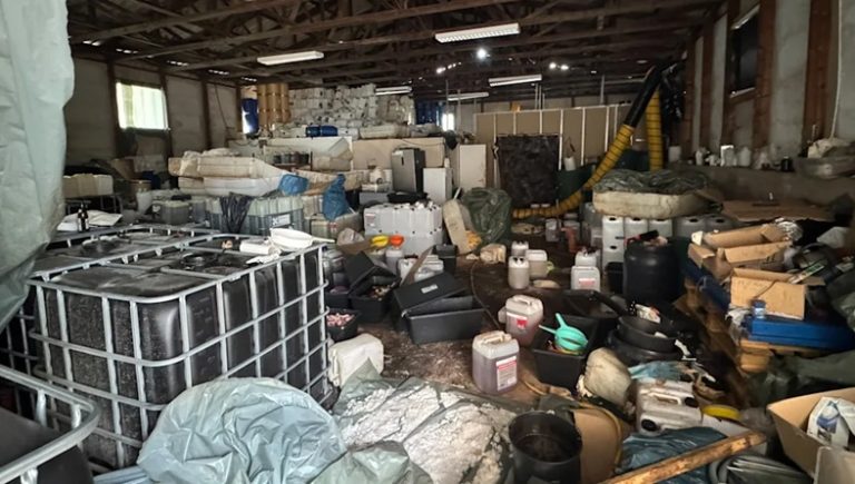 Gigantyczne laboratorium narkotykowe odkryte w Brandenburgii – celnicy potrzebowali 12 kontenerów, by je uprzątnąć. Zatrzymani Polak i Ukrainiec