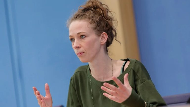 Niemcy: Lewicowa organizacja rozlosowuje 73 000 euro świątecznego ‘dodatku’ dla beneficjentów świadczeń i osób ubiegających się o azyl