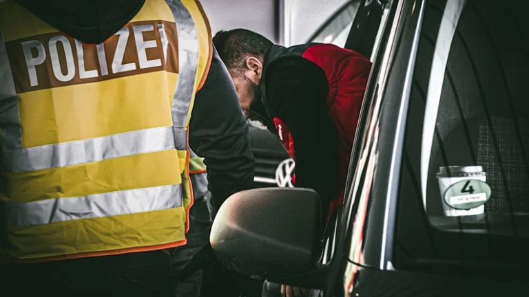 Niemcy po raz pierwszy od ponad dekady deportują Syryjczyka do Damaszku. Rząd wysyła jasny sygnał w sprawie migrantów-przestępców