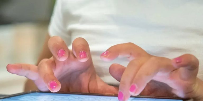 Niemcy: 12-latka namówiona do nakręcenia filmu erotycznego. Sprawca otrzymał wyrok w zawieszeniu