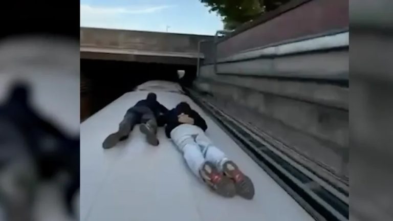 Hamburg: Specyficzny trend – „trainsurferzy” ryzykują życie, aby pochwalić się w Internecie