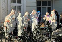 Zagadkowa sprawa morderstwa w Hamburgu: Kobieta znaleziona w kałuży krwi