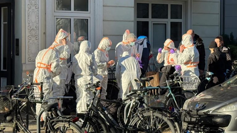 Zagadkowa sprawa morderstwa w Hamburgu: Kobieta znaleziona w kałuży krwi