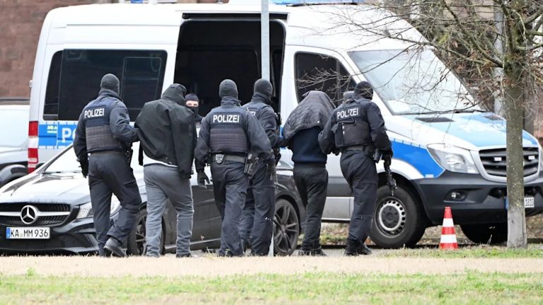 Terroryści gromadzili w Niemczech broń dla Hamasu: Miała być wykorzystana do przeprowadzenia ataków m.in. w Berlinie