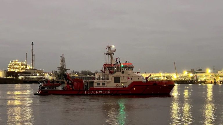 Alarm na Łabie: 42 000 litrów oleju wyciekło do portu Kattwyk