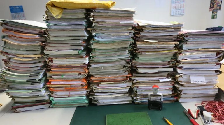 Alarmujące dane: Niemieckie sądy nie nadążają z rozpatrywaniem spraw – niemal milion nierozstrzygniętych postępowań