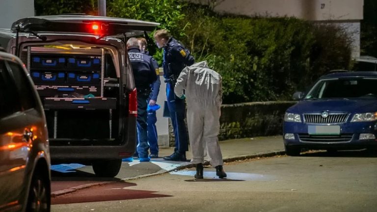 Tragedia w Badenii-Wirtembergii: Mężczyzna zabił byłą partnerkę, potem odebrał sobie życie na oczach policji