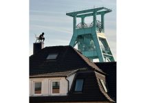 18-latek uciekł z policyjnego aresztu w Bochum i rzucał dachówkami w funkcjonariuszy