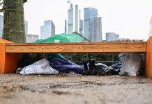 Nowy raport podaje, że w Niemczech jest ponad 500 000 bezdomnych