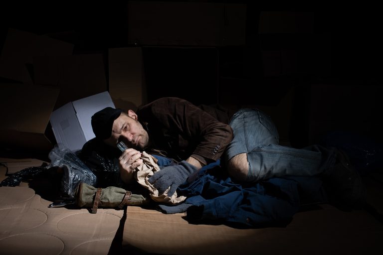 Nowy raport podaje, że w Niemczech jest ponad 500 000 bezdomnych