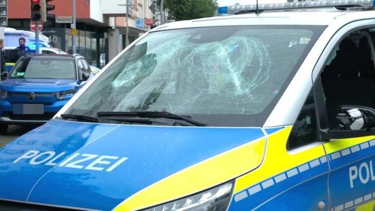 Niemcy: Brutalny atak na ulicy! 40-latek z metalowym prętem ruszył na ludzi – policja otworzyła ogień