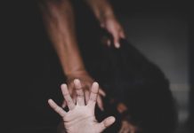 Brutalny napad na parkingu w Hilden: 19-latka sterroryzowana nożem i zgwałcona